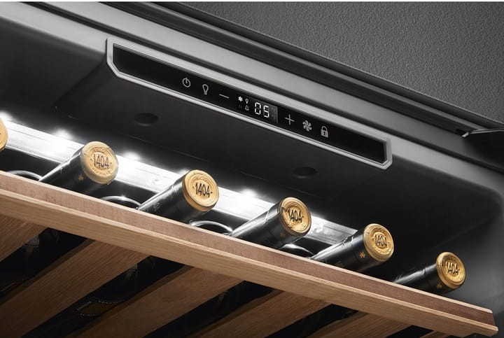 Chłodziarka na wino 21 butelek 45cm LED Touch Control Smeg CVI121S3