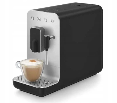 Ekspres do kawy 19 bar spieniacz thermoblock Smeg BCC02BLMEU