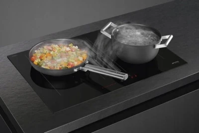 Płyta indukcyjna z okapem kuchennym - 70cm czarne szkło Smeg HOBD472D