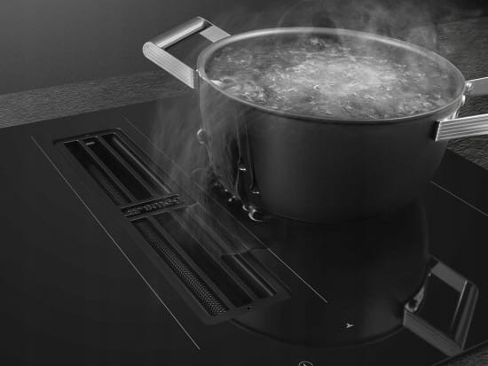 Płyta indukcyjna z okapem kuchennym - 70cm czarne szkło Smeg HOBD472D