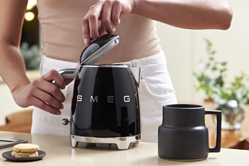 Mini Czajnik Elektryczny Smeg Klf05Bleu 1400 w Czarny Loft Kuchnia 0,8 l