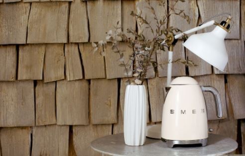 Smeg Czajnik Elektryczny na Wodę do Kuchni Klf03Creu 2400 w Kremowy Beż