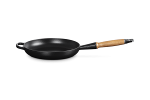 Le Creuset Patelnia Żeliwna Signature 24cm z Drewnianym Uchwytem Czarna 20258240000422