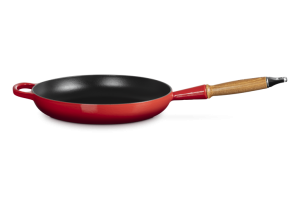 Le Creuset Patelnia Żeliwna Signature 28cm z Drewnianym Uchwytem Wiśniowa 20258280600422
