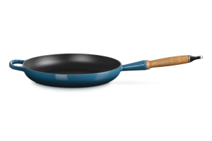 Le Creuset Patelnie Żeliwna Signature 28cm Deep Teal z Drewnianym Uchwytem 20258286420422