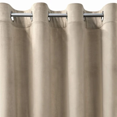Zaslona-gotowa-welurowa-welwetowa-135x250cm-na-przelotkach-bezowa-kolka-Sposob-zawieszania-kolka.jpeg