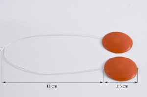 Czerwony upinacz dekoracyjny z magnesem, 100% poliester