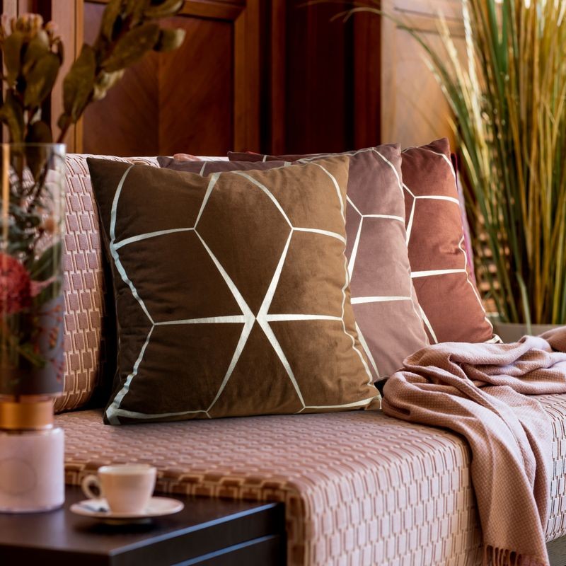 POSZEWKA WELUR VELVET GEOMETRYCZNA 45X45 BRĄZOWA