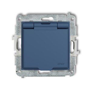 Mechanizm gniazda bryzgoszczelnego z uziemieniem 2P+Z (klapka navy blue, przesłony torów prądowych) Karlik ICON navy blue 64IGPB-1zp
