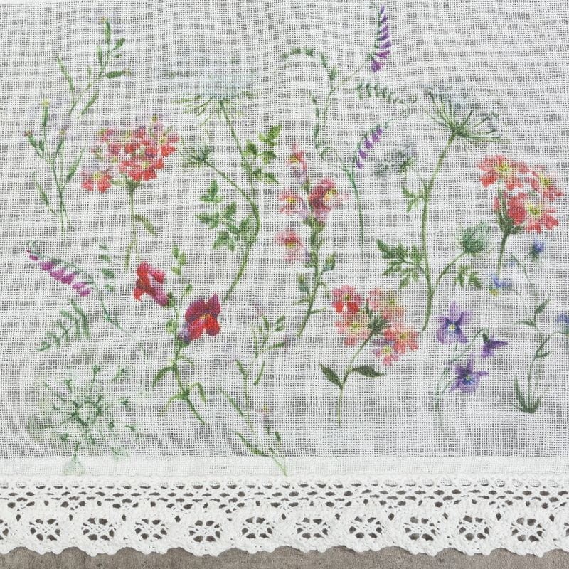 FIRANA ZAZDROSTKA W KWIATY NA TAŚMIE 150X30 BIAŁA