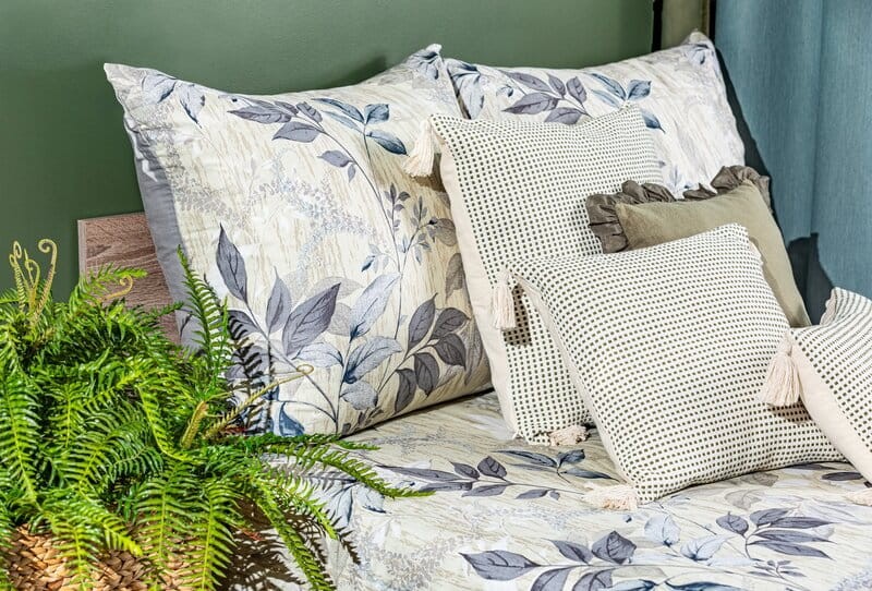 BOHO POSZEWKA BEŻOWA CHWOSTY 60X60 POMPONY