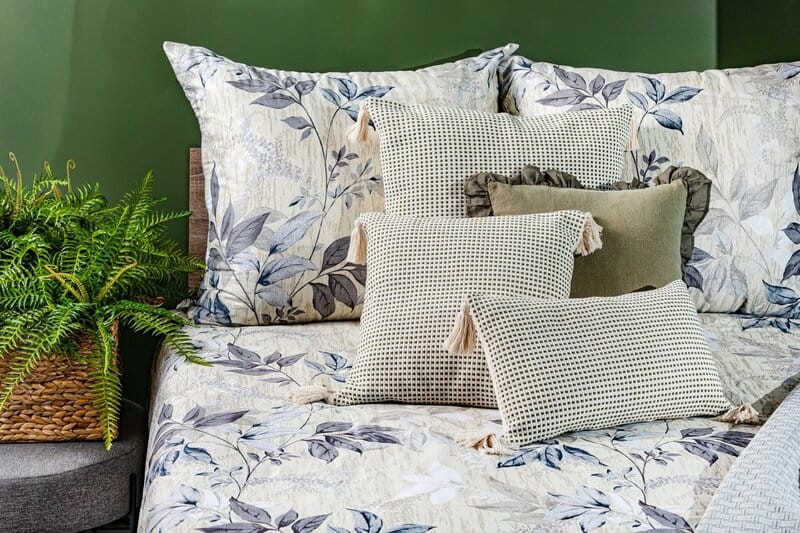 BOHO POSZEWKA BEŻOWA CHWOSTY 60X60 POMPONY