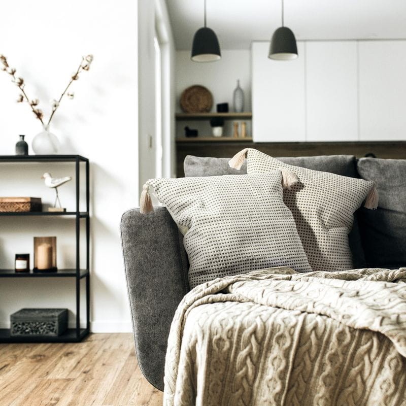 BOHO POSZEWKA BEŻOWA CHWOSTY 60X60 POMPONY