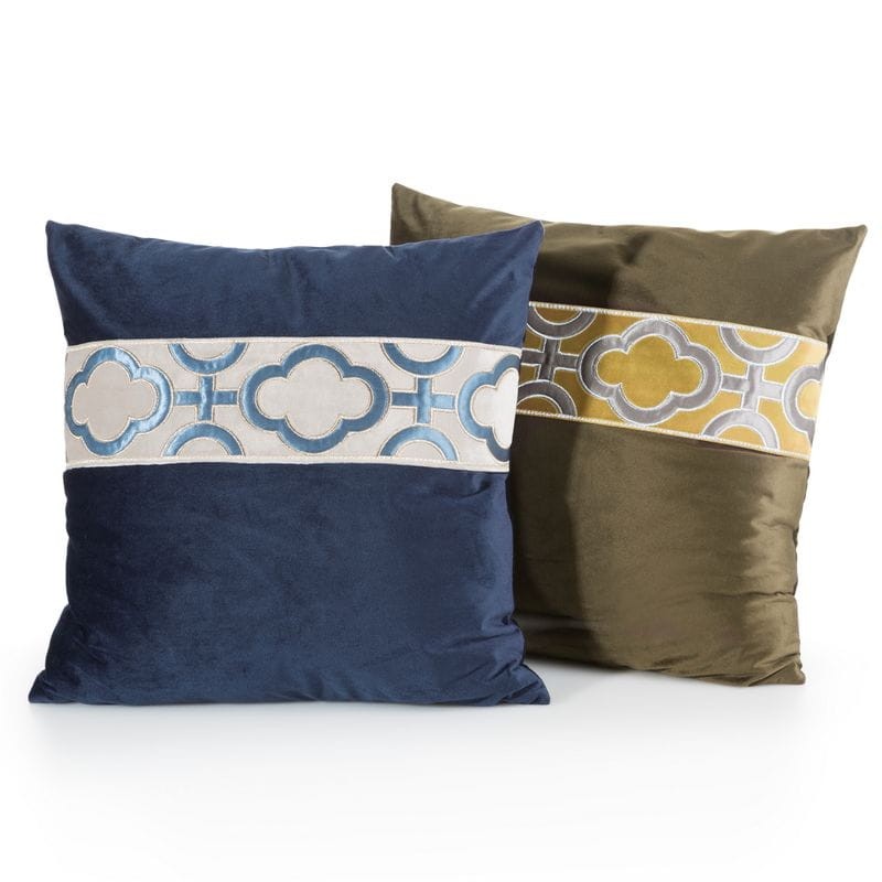 Brązowa elegancka poszewka z haftowaną aplikacją