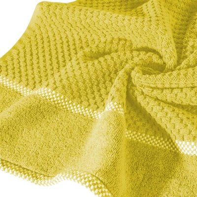 Ręcznik z ozdobną bordiurą w krateczkę musztardowy