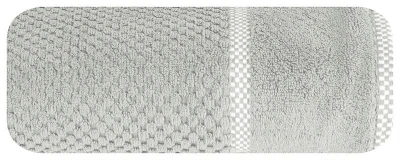 RĘCZNIK Z OZDOBNĄ BORDIURĄ W KRATECZKĘ 70X140 CM SREBRNY
