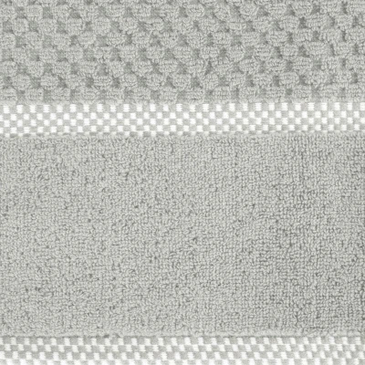RĘCZNIK Z OZDOBNĄ BORDIURĄ W KRATECZKĘ 70X140 CM SREBRNY