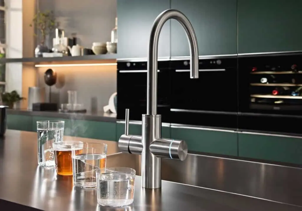 Franke Mythos Water Hub – czy warto mieć baterię 6 w 1 w kuchni?